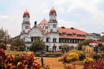 Wisata-Sejarah-Lawang_sewu_semarang