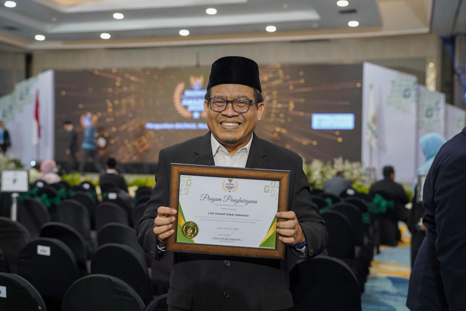 IZI raih penghargaan Baznas-1